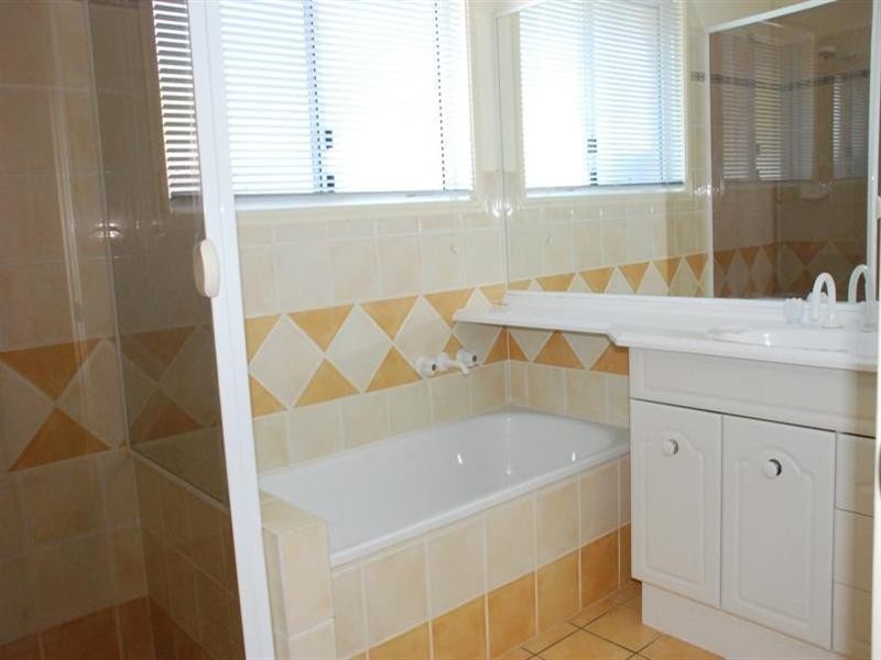 24 Rosswood Court, Helensvale QLD 4212