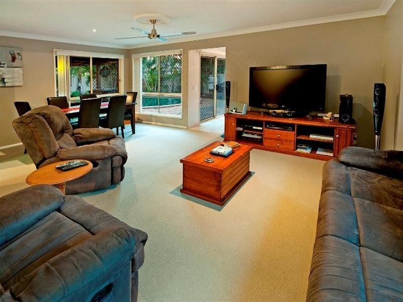 4 Arlene Park Terrace, Helensvale QLD 4212