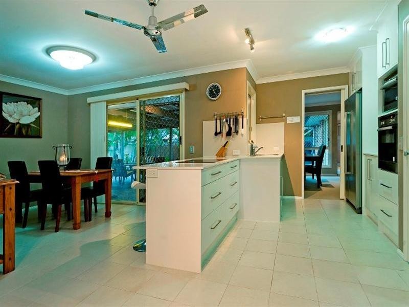 4 Arlene Park Terrace, Helensvale QLD 4212