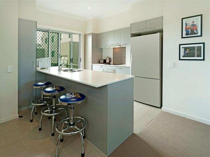 5/12 Bayview Street, Runaway Bay QLD 4216