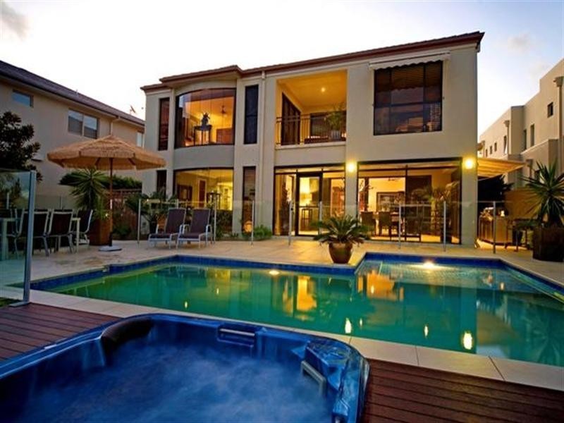 2322 Cressbrook Drive, Hope Island QLD 4212