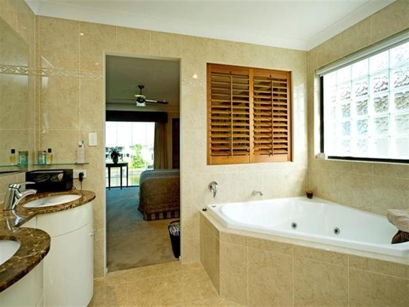 2322 Cressbrook Drive, Hope Island QLD 4212