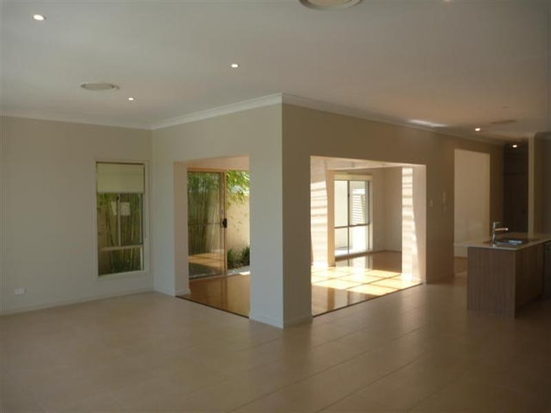 34 Riverlinks Boulevard, Helensvale QLD 4212