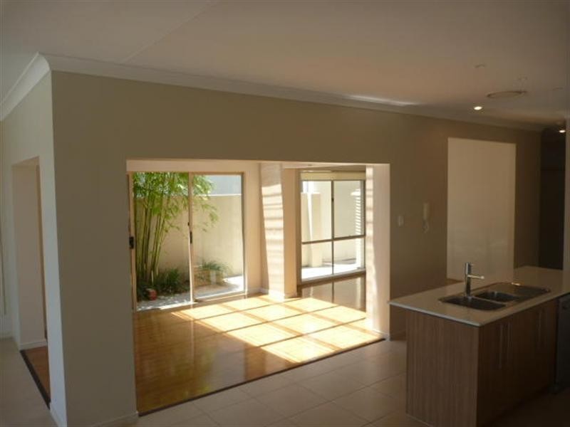 34 Riverlinks Boulevard, Helensvale QLD 4212