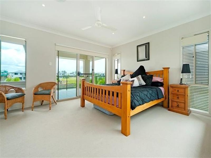 34 Riverlinks Boulevard, Helensvale QLD 4212