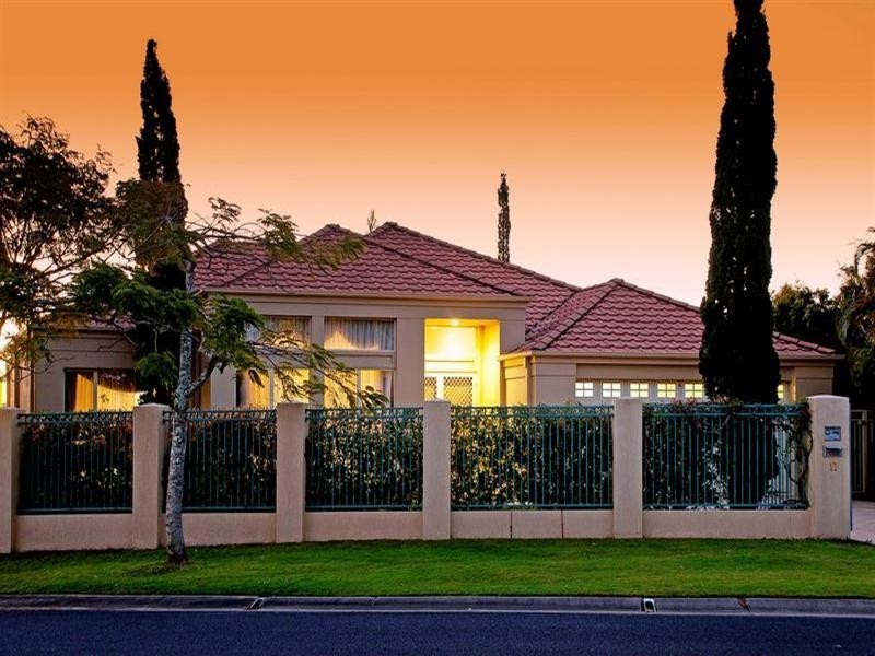 17 Oyster Cove Promenade, Helensvale QLD 4212