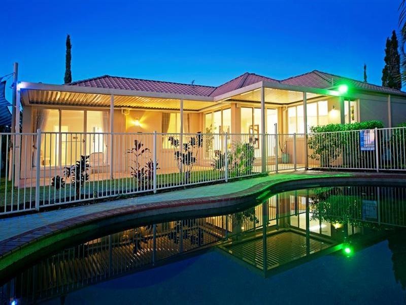 17 Oyster Cove Promenade, Helensvale QLD 4212