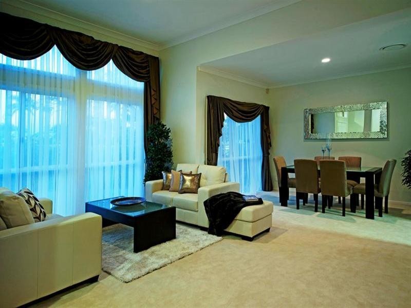 17 Oyster Cove Promenade, Helensvale QLD 4212