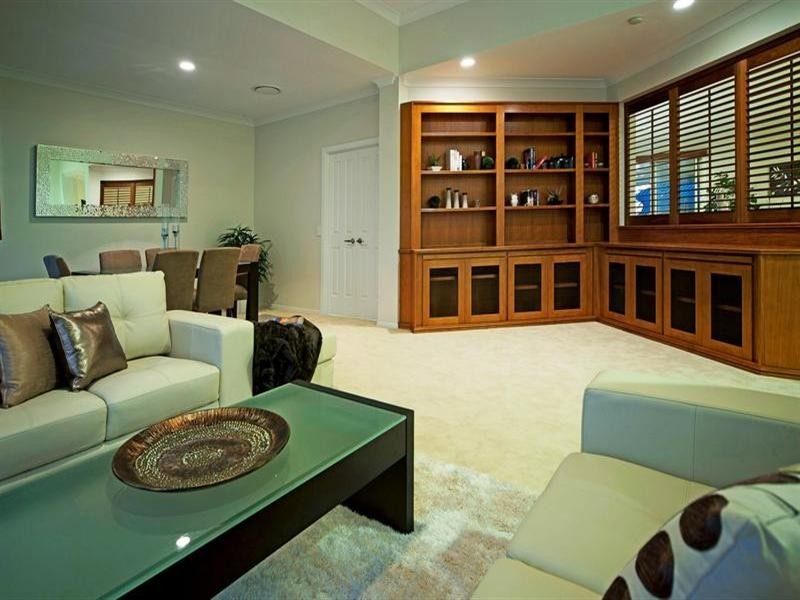 17 Oyster Cove Promenade, Helensvale QLD 4212