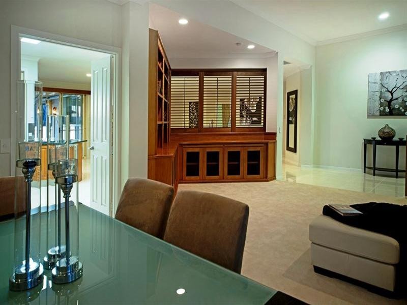 17 Oyster Cove Promenade, Helensvale QLD 4212