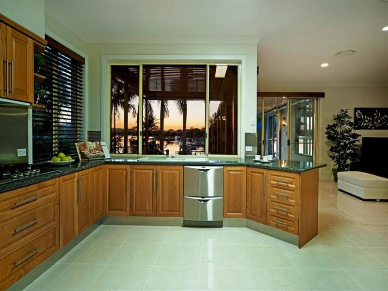 17 Oyster Cove Promenade, Helensvale QLD 4212