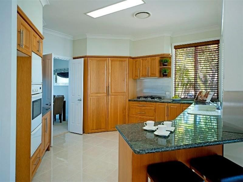 17 Oyster Cove Promenade, Helensvale QLD 4212