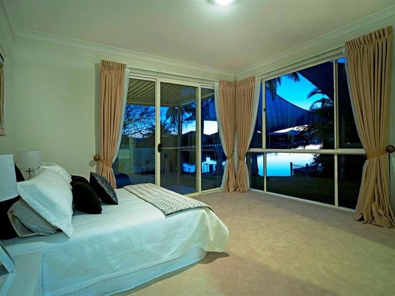 17 Oyster Cove Promenade, Helensvale QLD 4212