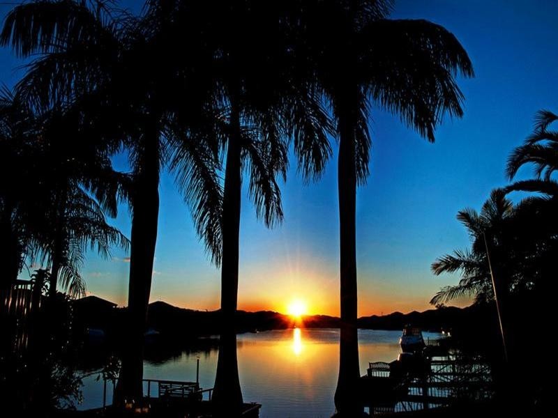 17 Oyster Cove Promenade, Helensvale QLD 4212