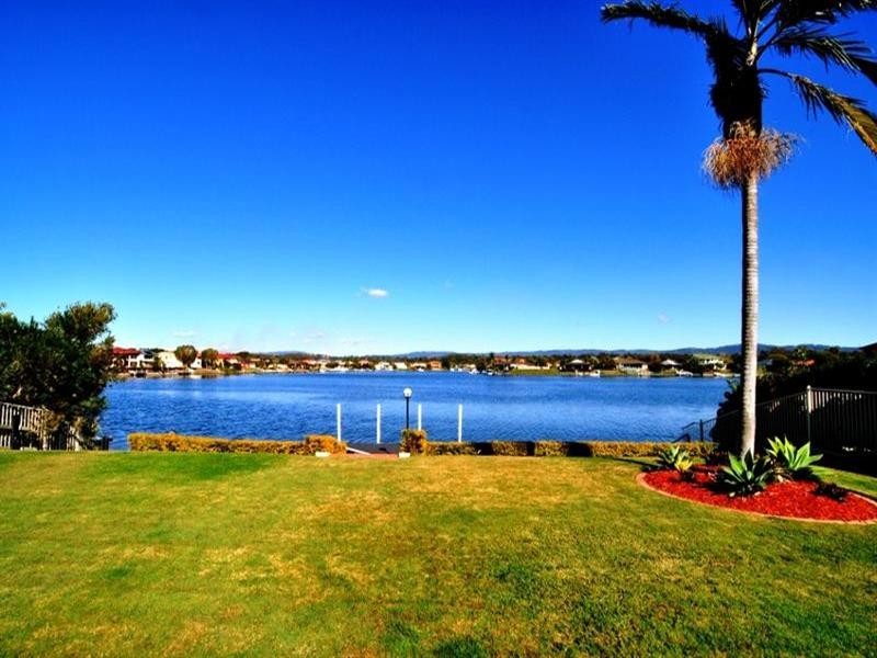 24 Eastbank Terrace, Helensvale QLD 4212