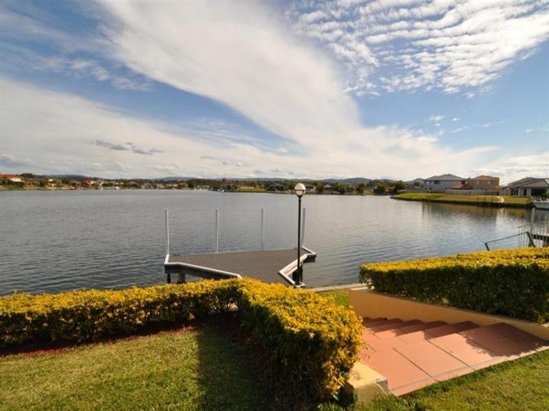 24 Eastbank Terrace, Helensvale QLD 4212