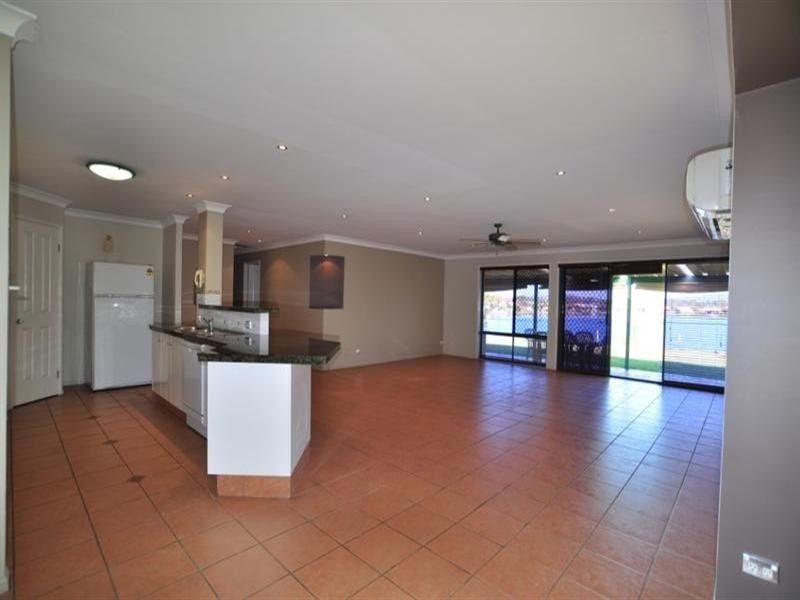 24 Eastbank Terrace, Helensvale QLD 4212