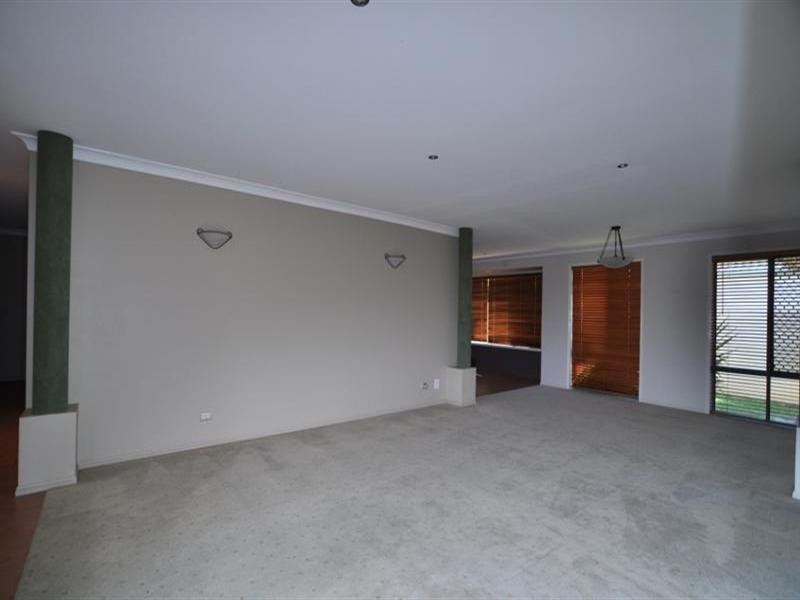 24 Eastbank Terrace, Helensvale QLD 4212