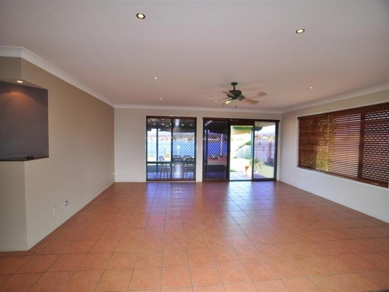 24 Eastbank Terrace, Helensvale QLD 4212