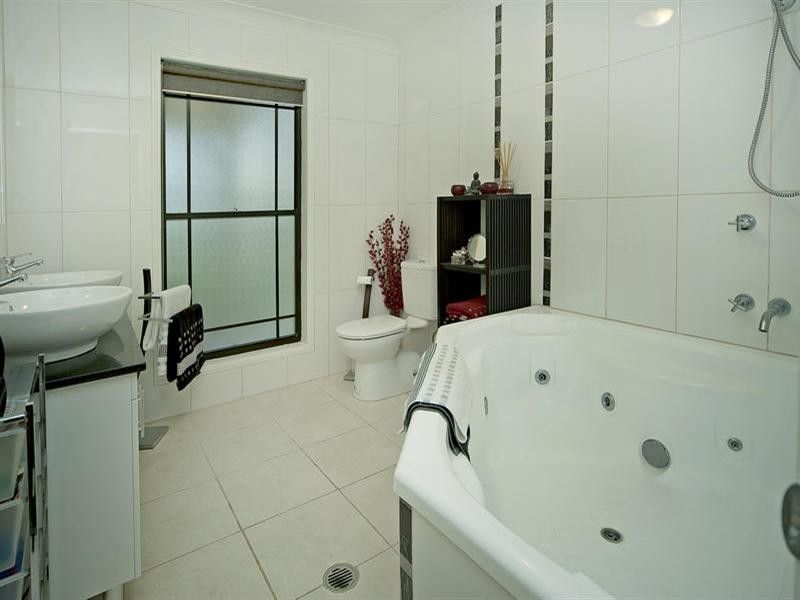 22 Eastern Court, Helensvale QLD 4212