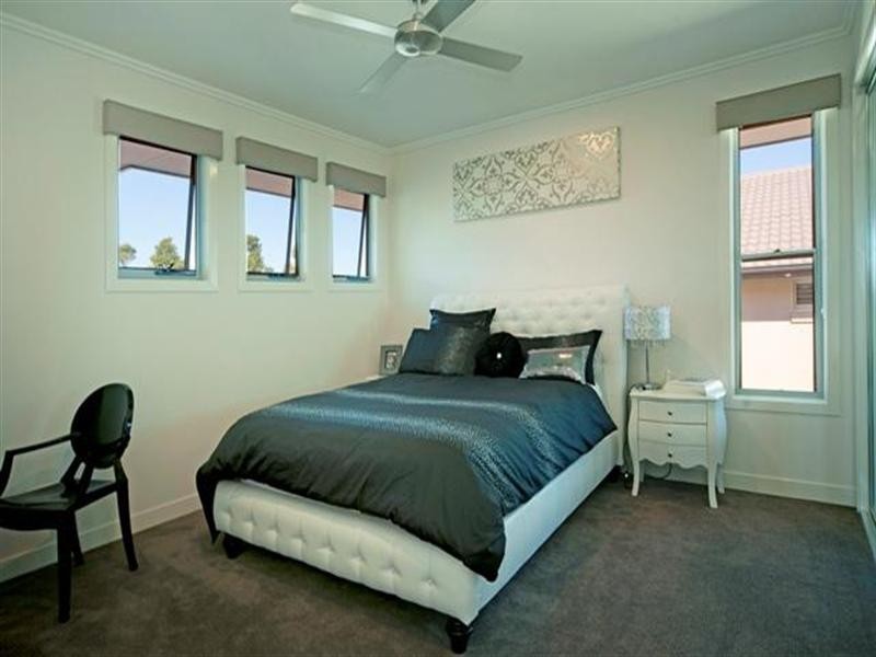 9102 Peter Senior Drive, Hope Island QLD 4212