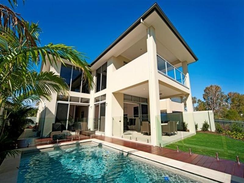 9102 Peter Senior Drive, Hope Island QLD 4212