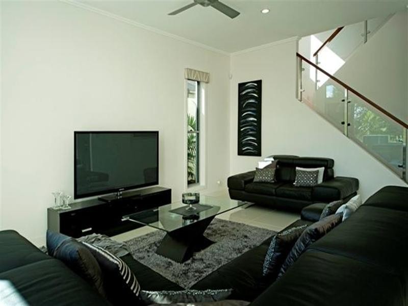 9102 Peter Senior Drive, Hope Island QLD 4212