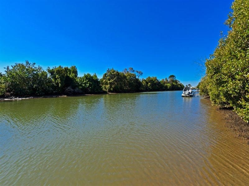 8 Saltwater Terrace, Helensvale QLD 4212