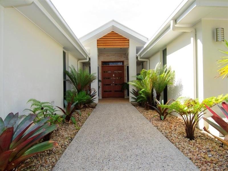 8 Saltwater Terrace, Helensvale QLD 4212