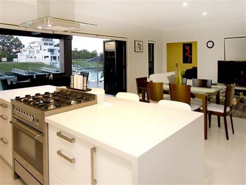 10 Harbourvue Close, River Links, Helensvale QLD 4212