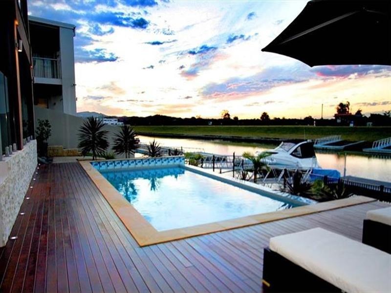 10 Harbourvue Close, River Links, Helensvale QLD 4212