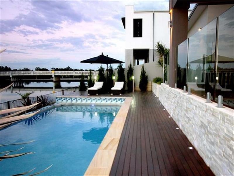 10 Harbourvue Close, River Links, Helensvale QLD 4212