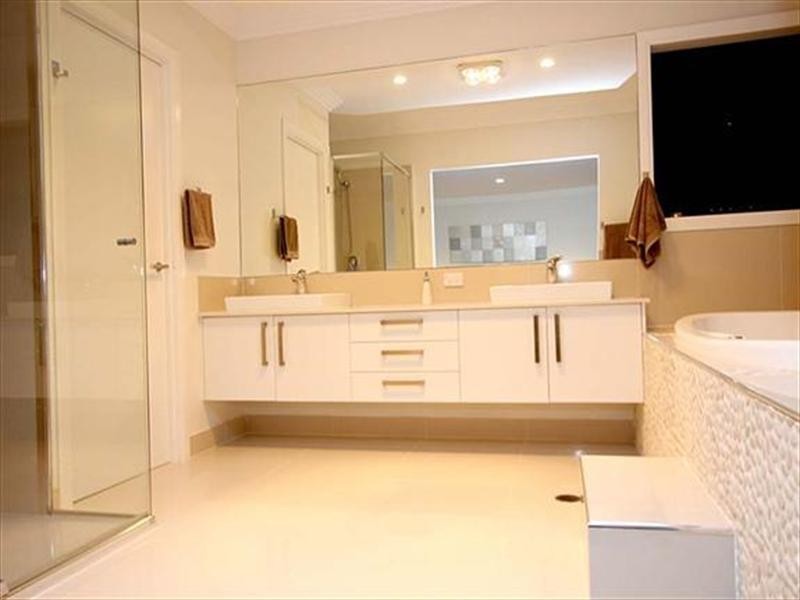 10 Harbourvue Close, River Links, Helensvale QLD 4212