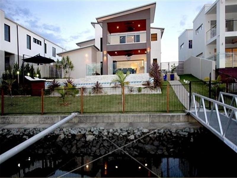 10 Harbourvue Close, River Links, Helensvale QLD 4212