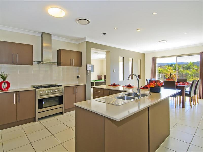 13 Meadow Court, Maudsland QLD 4210