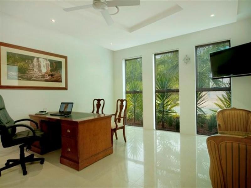 2231 Glengallon Way, Hope Island QLD 4212