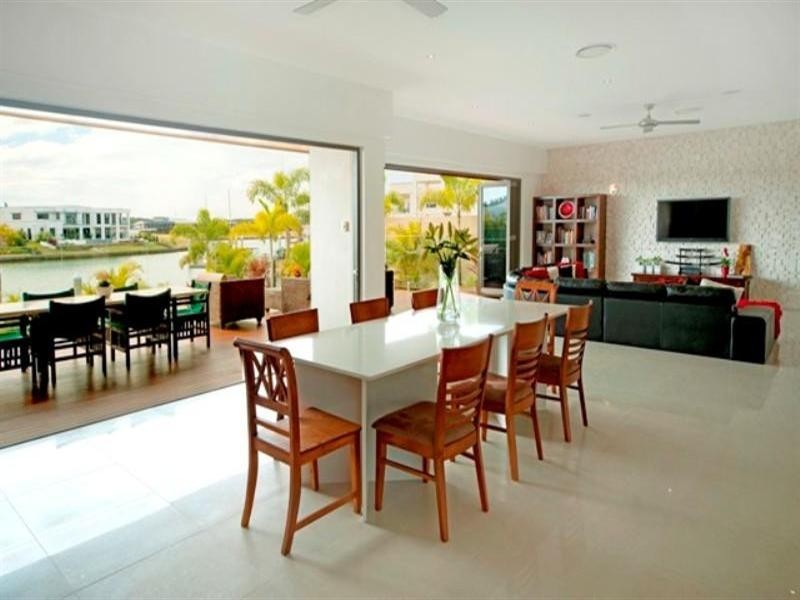 2231 Glengallon Way, Hope Island QLD 4212