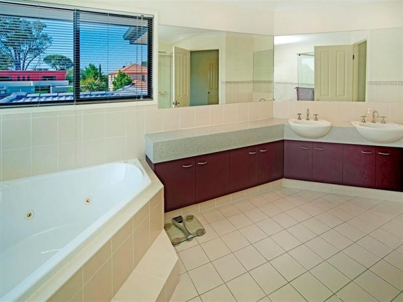 20 Champagne Boulevard, Hope Island QLD 4212