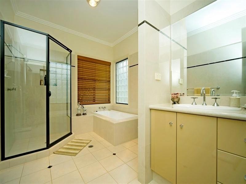 6 Eastside Esplanade, Helensvale QLD 4212