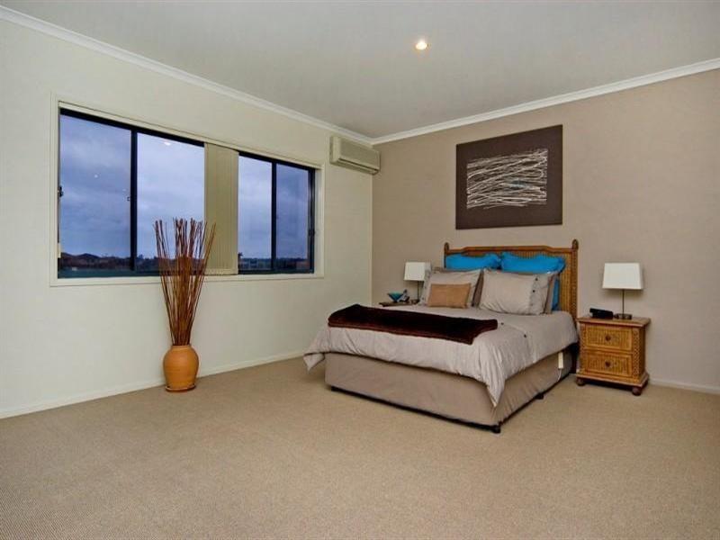 14 Calmwater Crescent, Oyster Cove, Helensvale QLD 4212