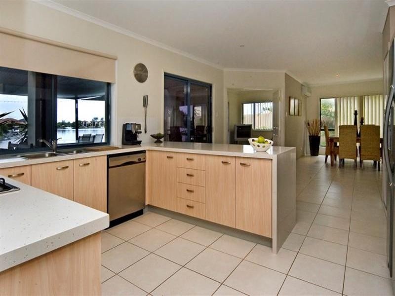 14 Calmwater Crescent, Oyster Cove, Helensvale QLD 4212