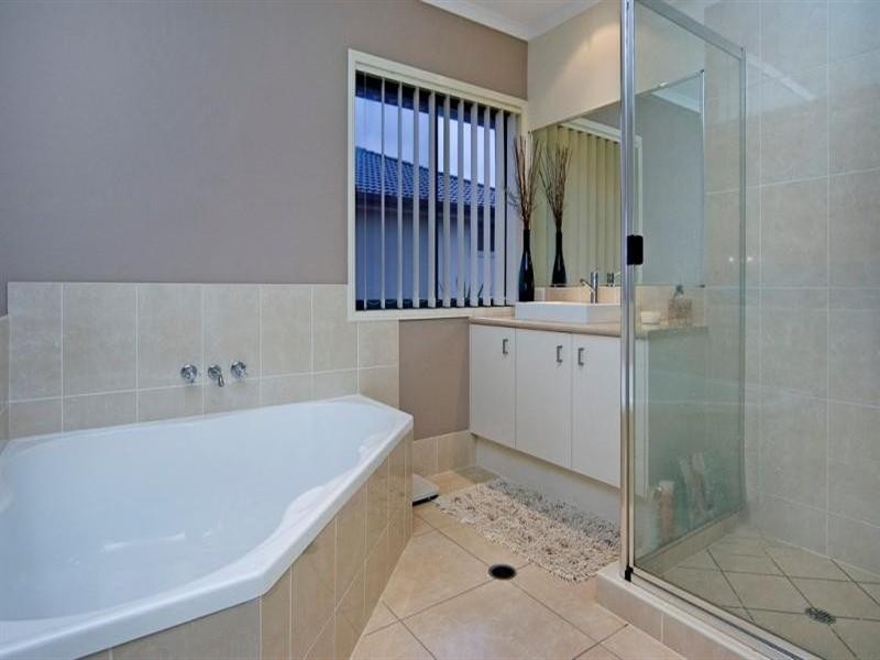 14 Calmwater Crescent, Oyster Cove, Helensvale QLD 4212