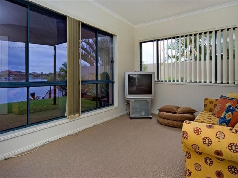 14 Calmwater Crescent, Oyster Cove, Helensvale QLD 4212