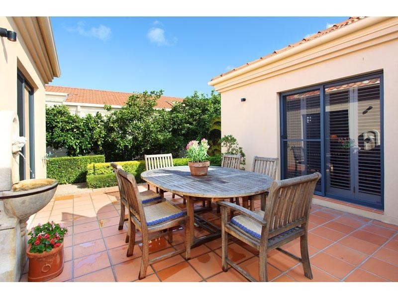 3106 Riverleigh Drive, Hope Island QLD 4212