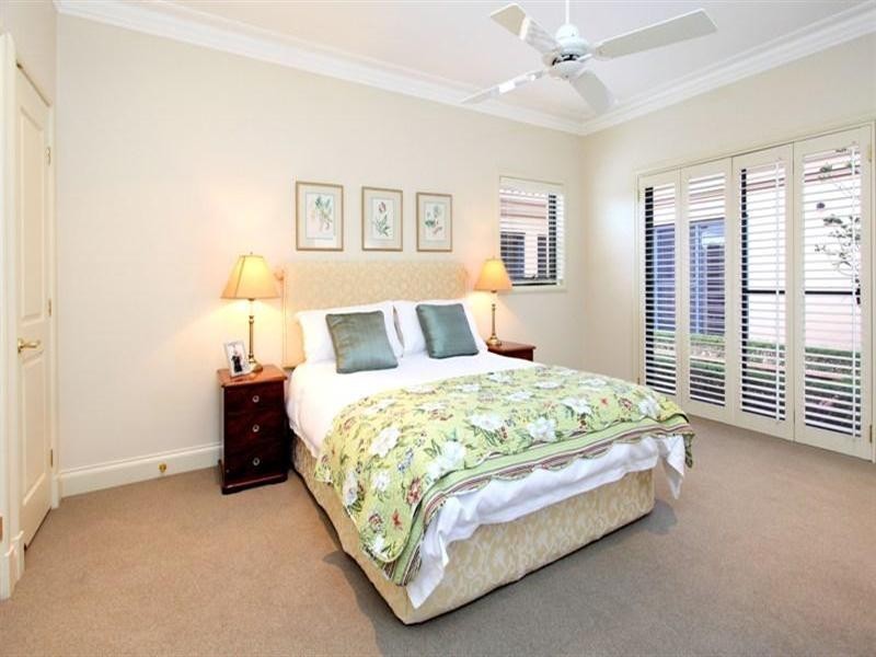 3106 Riverleigh Drive, Hope Island QLD 4212