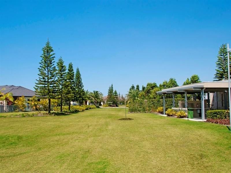 2816 Gracemere Cct East, Hope Island QLD 4212
