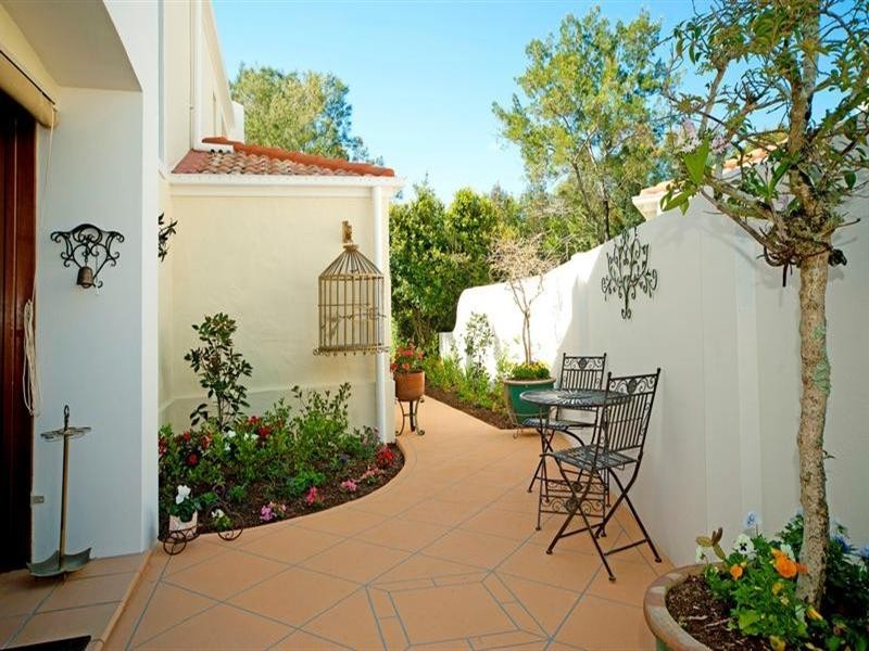 8877 Magnolia Drive, Hope Island QLD 4212