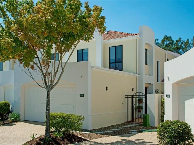 8877 Magnolia Drive, Hope Island QLD 4212