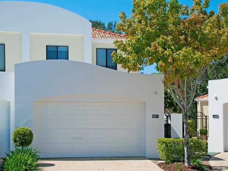 8877 Magnolia Drive, Hope Island QLD 4212