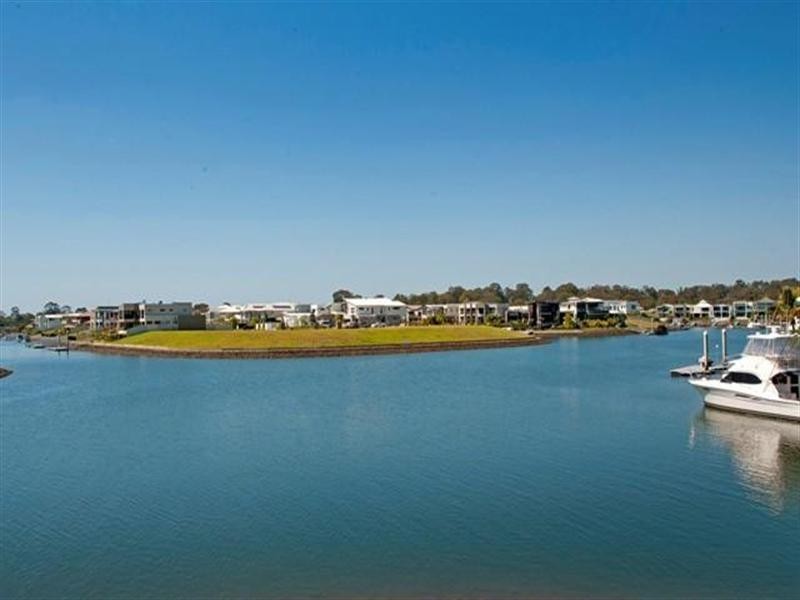 33 Ferrymans Court, River Links, Helensvale QLD 4212